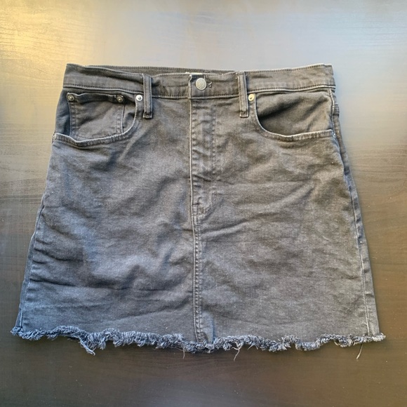 Madewell Dresses & Skirts - Madewell Black Distressed Frayed Hem Denim Mini Skirt size 30 EUC